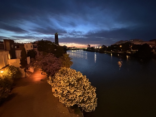 Sevilla bei Nacht