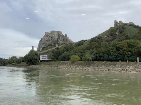 Bratislava 2022 - im Twin City Liner nach Wien