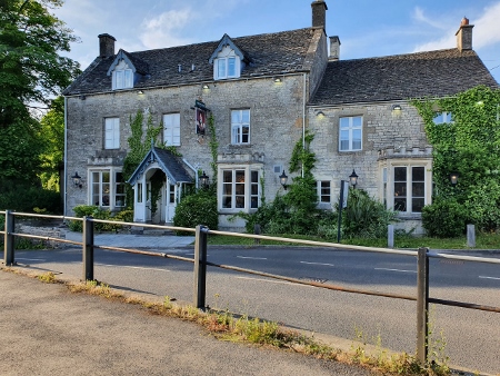 Cotswold Way - Birdlip The Royal George Hotel