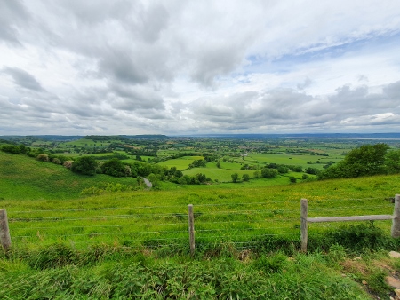 Cotswold Way - von Kings Stanley nach Wotton-under-Edge - Coaley Peak