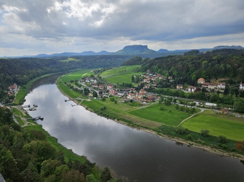 Aufstieg zur Bastei - Blick auf die Elbe (im Hintergrund der Lilenstein)