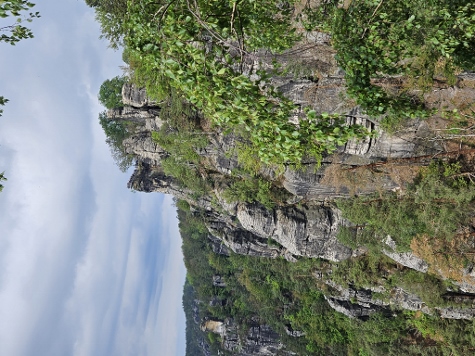 Aufstieg zur Bastei - alles voller Felsen hier