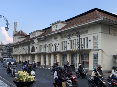 Bandung - Warenhuis De Vries