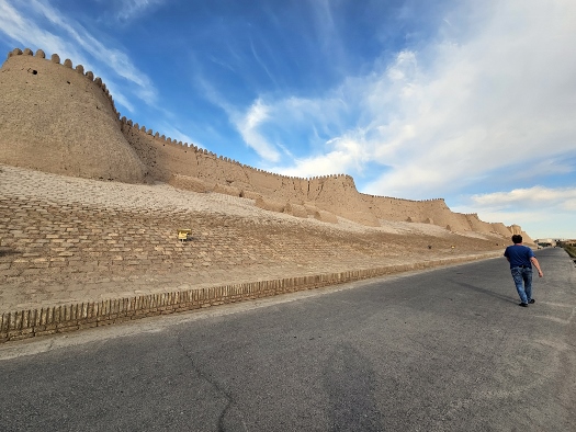 Die Stadtmauer der Ichan Qalʼа