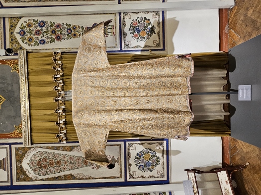 Herrschaftliche Gewänder im Sommerpalast der Emire von Buchara