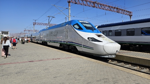 Afrosiyob - unser Zug von Buchara nach Samarkand