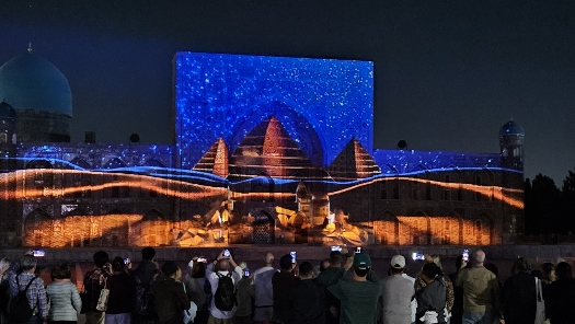 Lightshow am Registan Platz