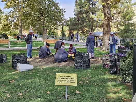 Gartenpflege rund um den Registan Platz