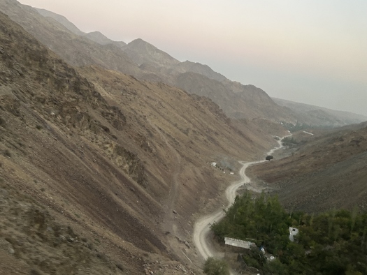 Zurück nach Taschkent - mit dem Zug durch die Berge