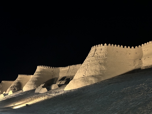 Die Stadtmauer der Ichan Qalʼа