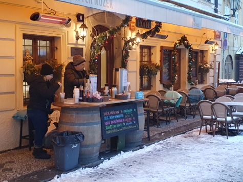 Weihnachtsmarkt unter der Karlsbrücke (Karlův most)