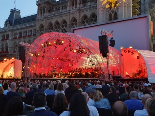 Wien 2021 - "Wien dreht auf" am Rathausplatz